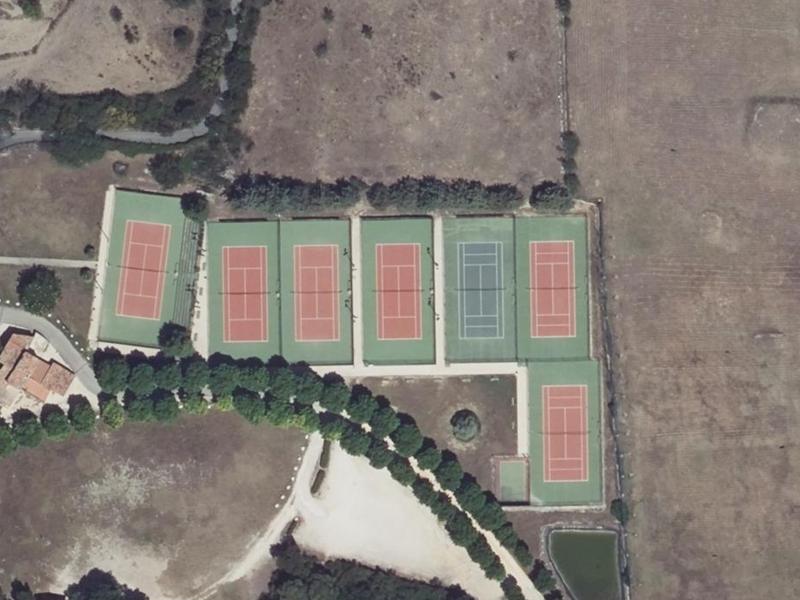 Vue aérienne de Golf et Tennis de Tour Sainte