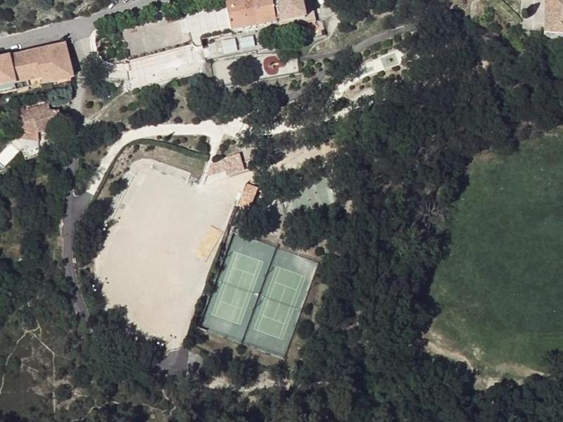 Vue aérienne de Tennis de Vauvenargues